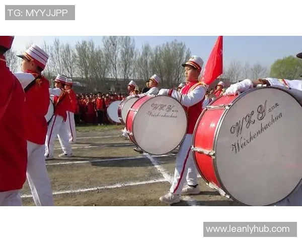清纯美女足球明星的魅力与实力并存,展现青春风采与运动激情 清纯美女足球明星的魅力与实力并存,展现青春风采与运动激情