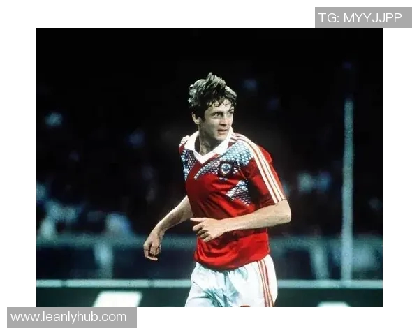 回顾87年足球明星的辉煌岁月与传奇故事 回顾87年足球明星的辉煌岁月与传奇故事