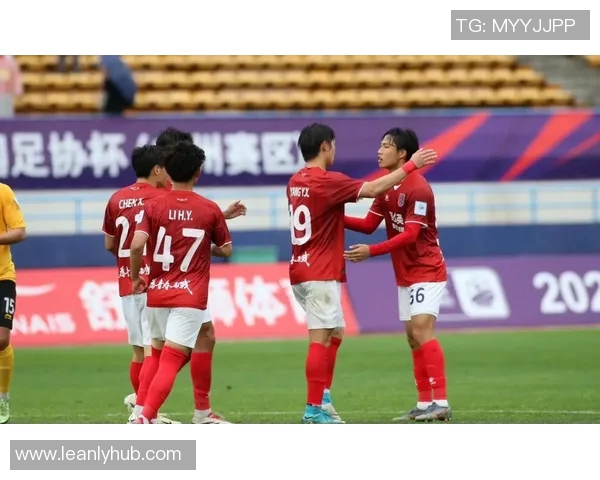 广州足球队积分榜领跑75分展现强劲实力引发关注