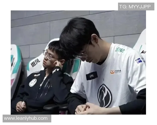 成都网球队的崛起之路:从默默无闻到杯赛荣耀的成长历程 成都网球队的崛起之路:从默默无闻到杯赛荣耀的成长历程